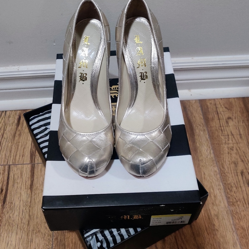 Metallic L.A.M.B. pumps, size 6.5